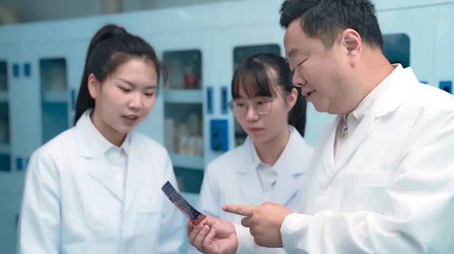  ��־�����з���Ա����